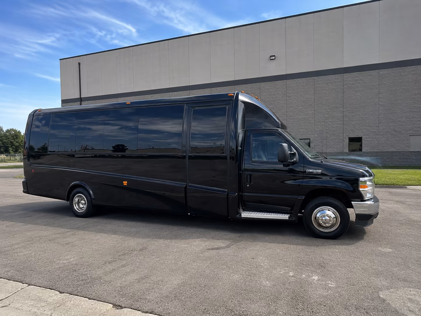 midwest city airport shuttle bus rentals